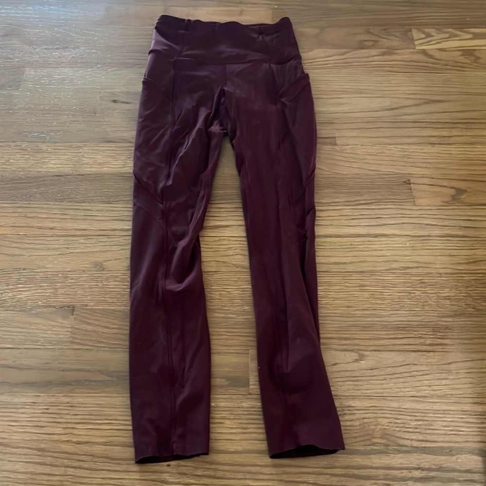 maroon, wonder train, Lululemon leggings size:0 length: 25”